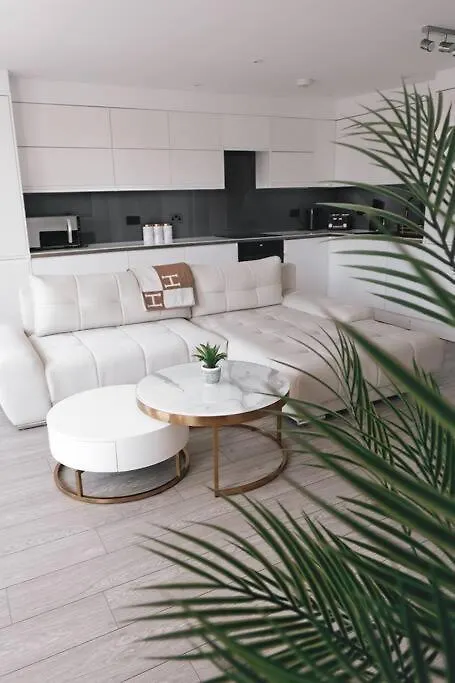 Brighton Apartment By Pier