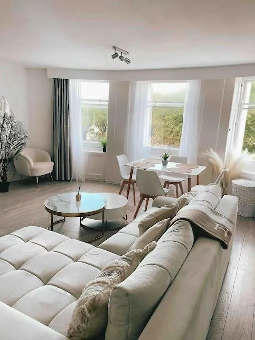 Brighton Apartment By Pier